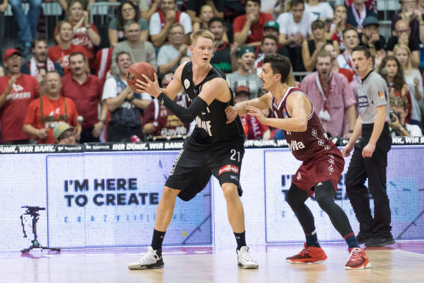 他既能胜任 他既能胜任