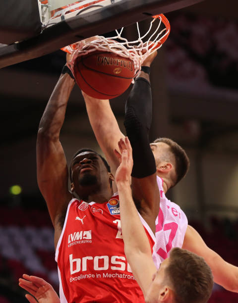 之间的球员 之间的球员